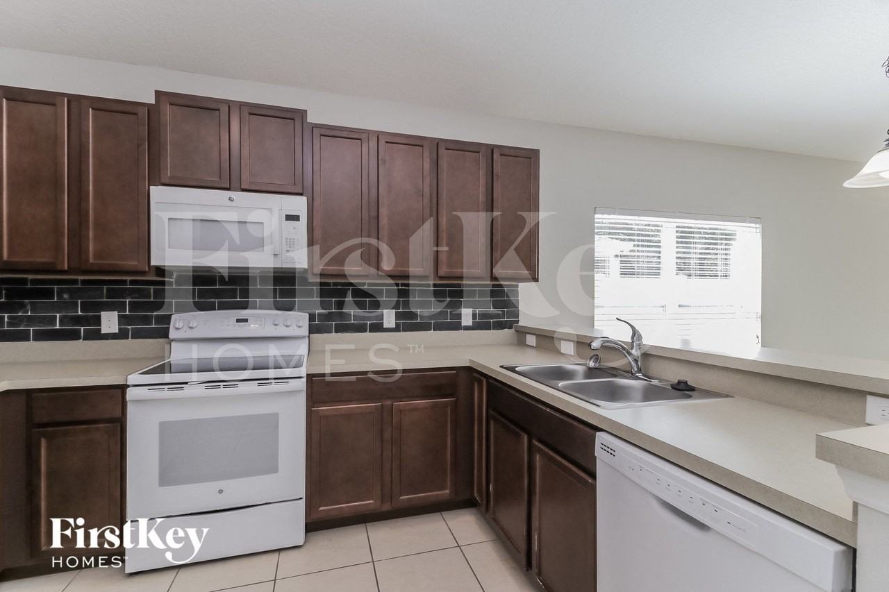 34208 Alameda Dr - Photo 6 of 15