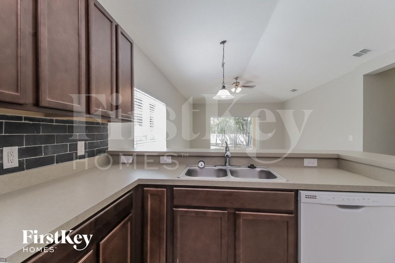34208 Alameda Dr - Photo 7 of 15