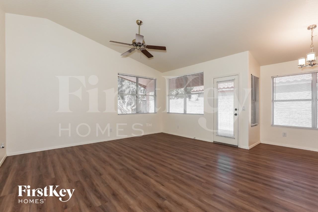 7206 E Lindner Ave - Photo 2 of 19
