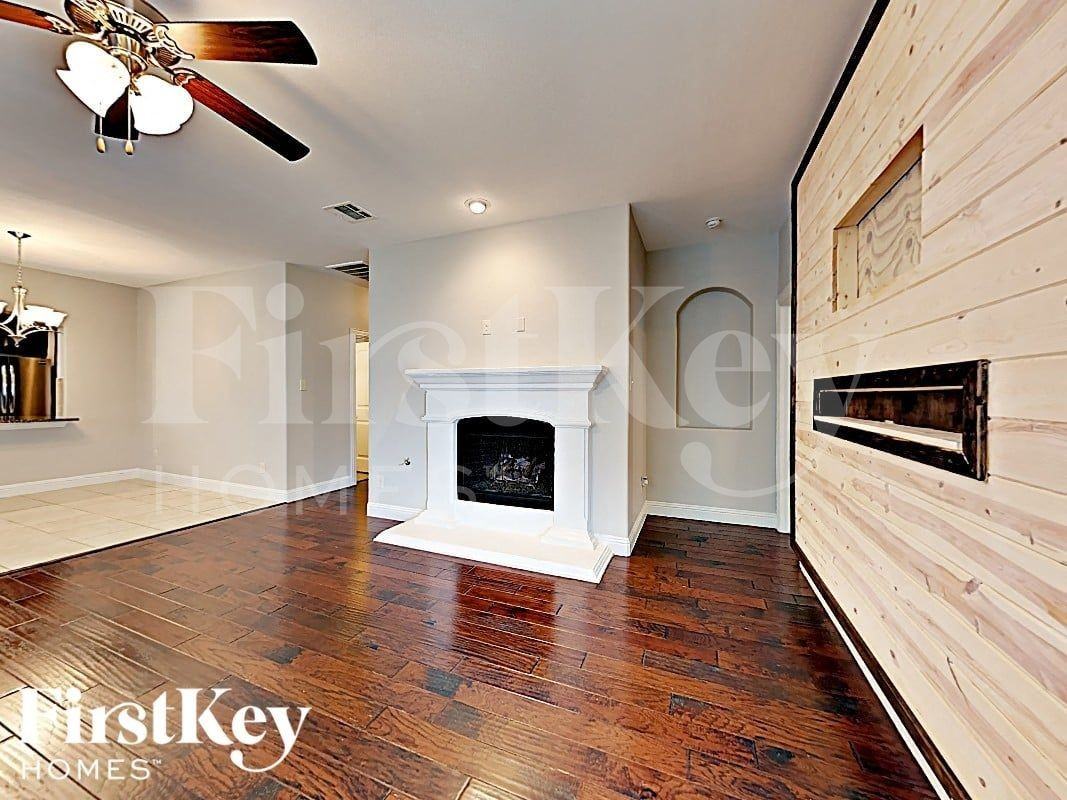 488 Commonwealth Ln - Photo 3 of 16