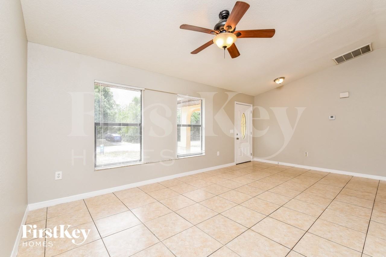 2065 Delta St - Photo 3 of 15