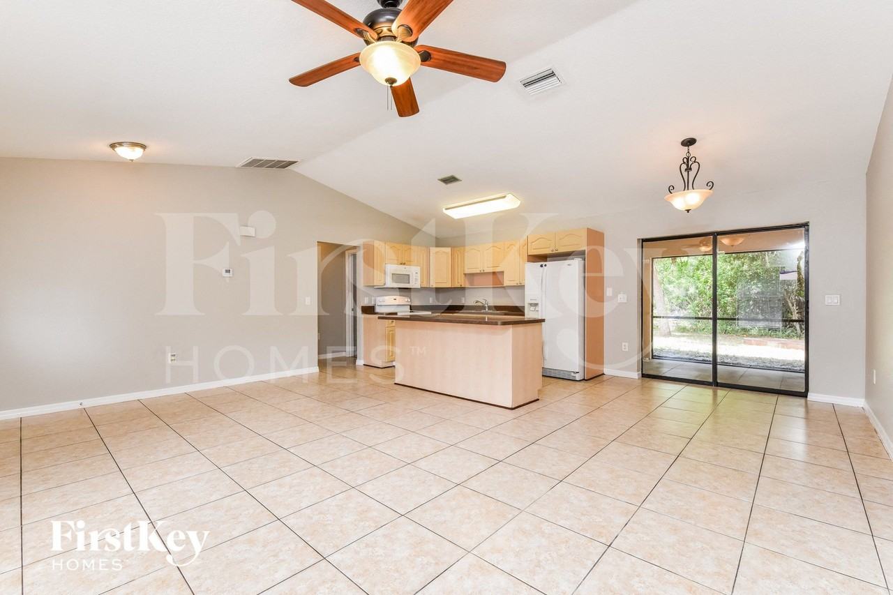 2065 Delta St - Photo 4 of 15