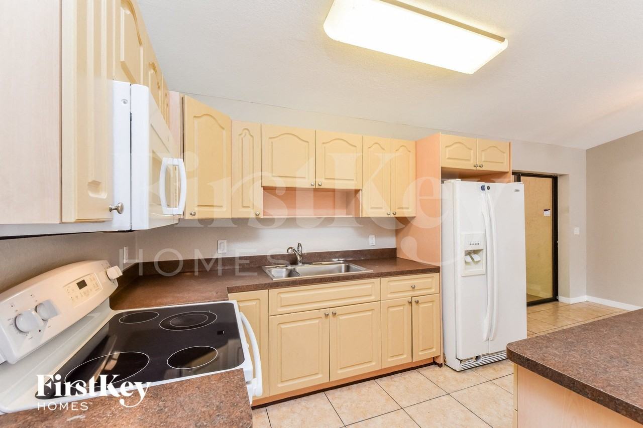 2065 Delta St - Photo 7 of 15