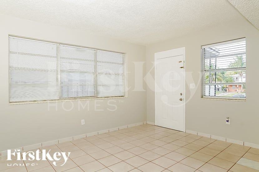 16975 Ne 21st Ave #1 - Photo 7 of 18