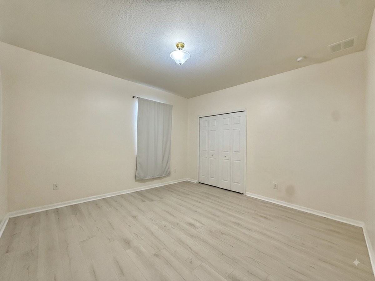 449 Glastonbury Dr - Photo 4 of 16