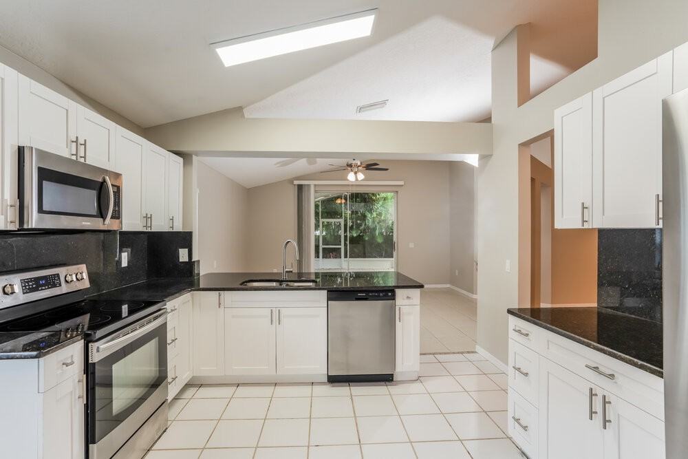 3849 Bellewater Blvd - Photo 5 of 16