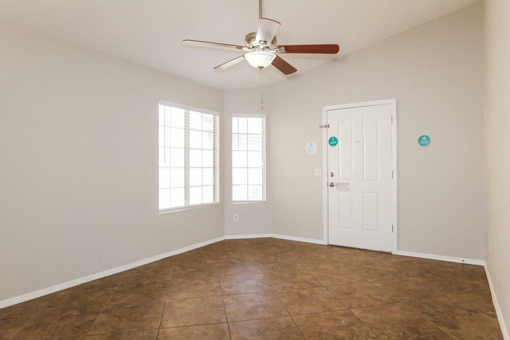 11324 W Golden Ln - Photo 3 of 16