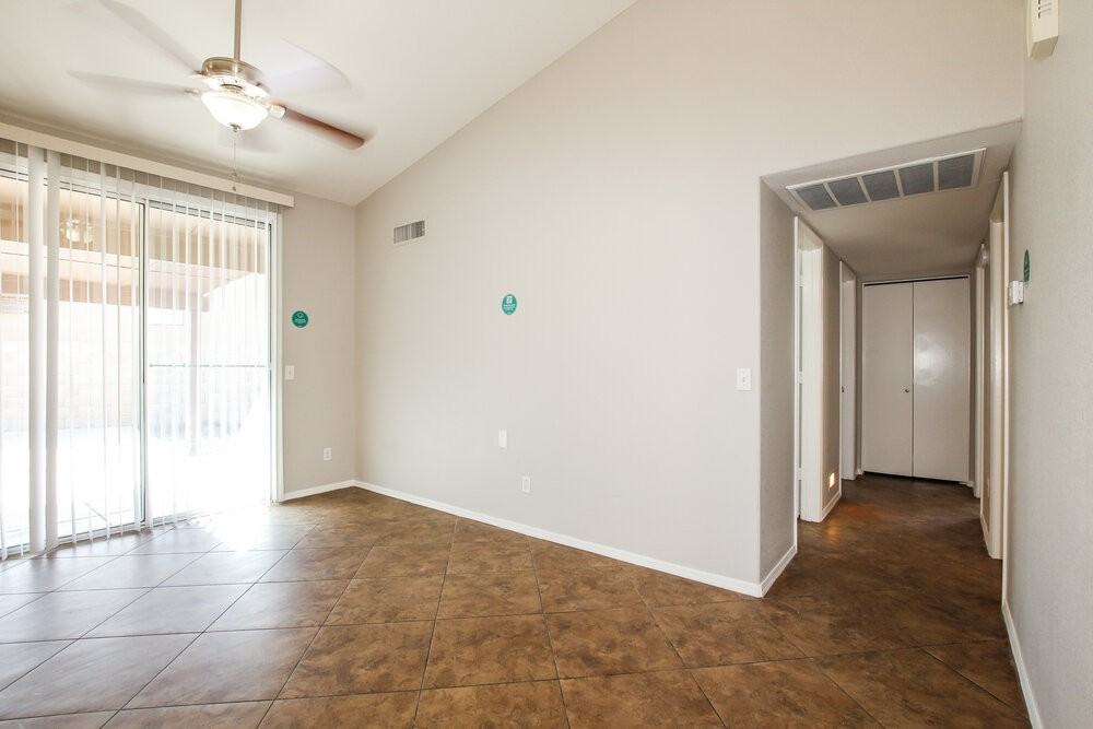 11324 W Golden Ln - Photo 5 of 16