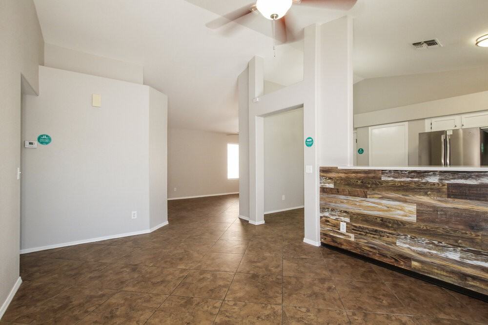 11324 W Golden Ln - Photo 6 of 16