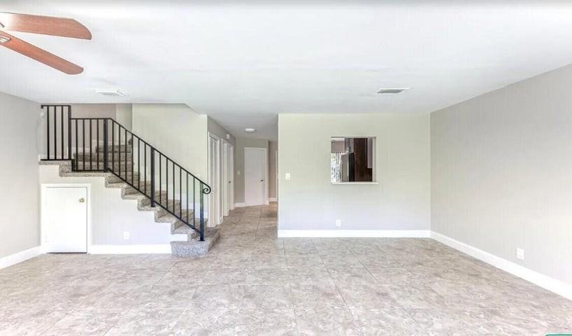 660 Coventry Street - Photo 3 of 5