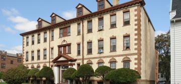 featured image of 804 Farmington Ave #3E