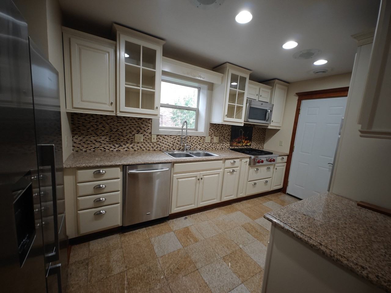 821 E 1st St #3 - Photo 4 of 28