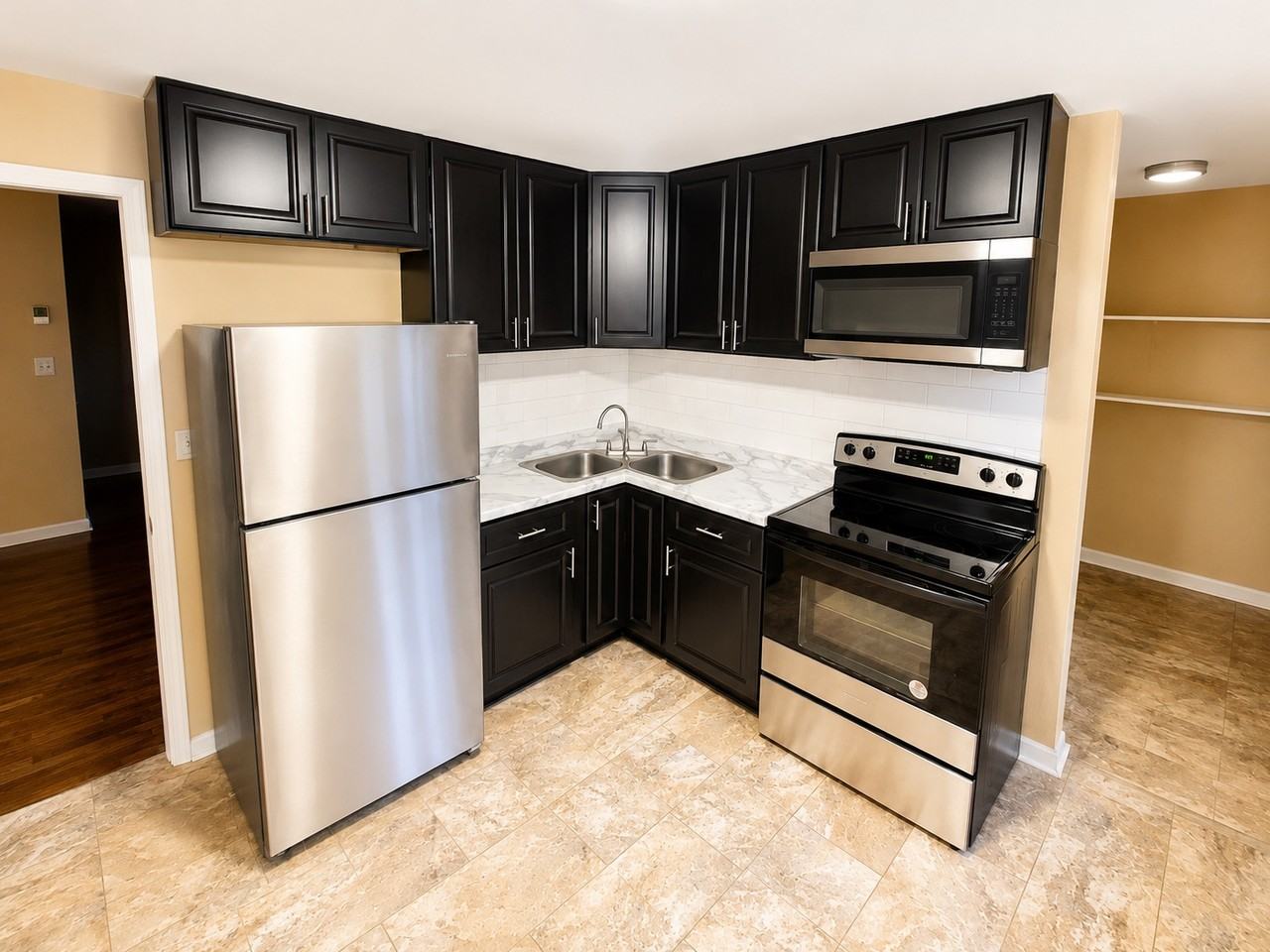 1013 W Parkway Ave #1 - Photo 4 of 5