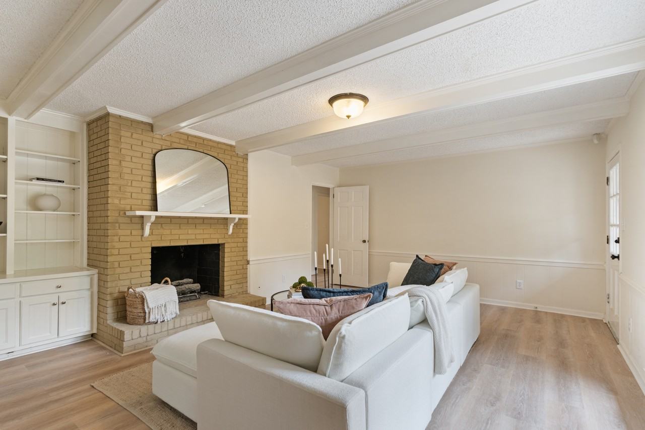 2451 Belcher Dr - Photo 4 of 26