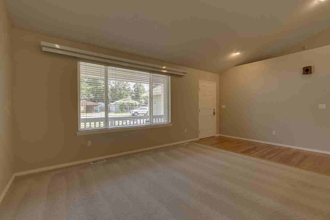16829 11th Ave Ne - Photo 3 of 18