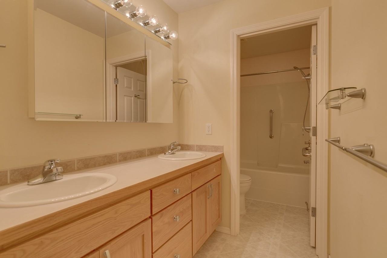 16829 11th Ave Ne - Photo 4 of 18