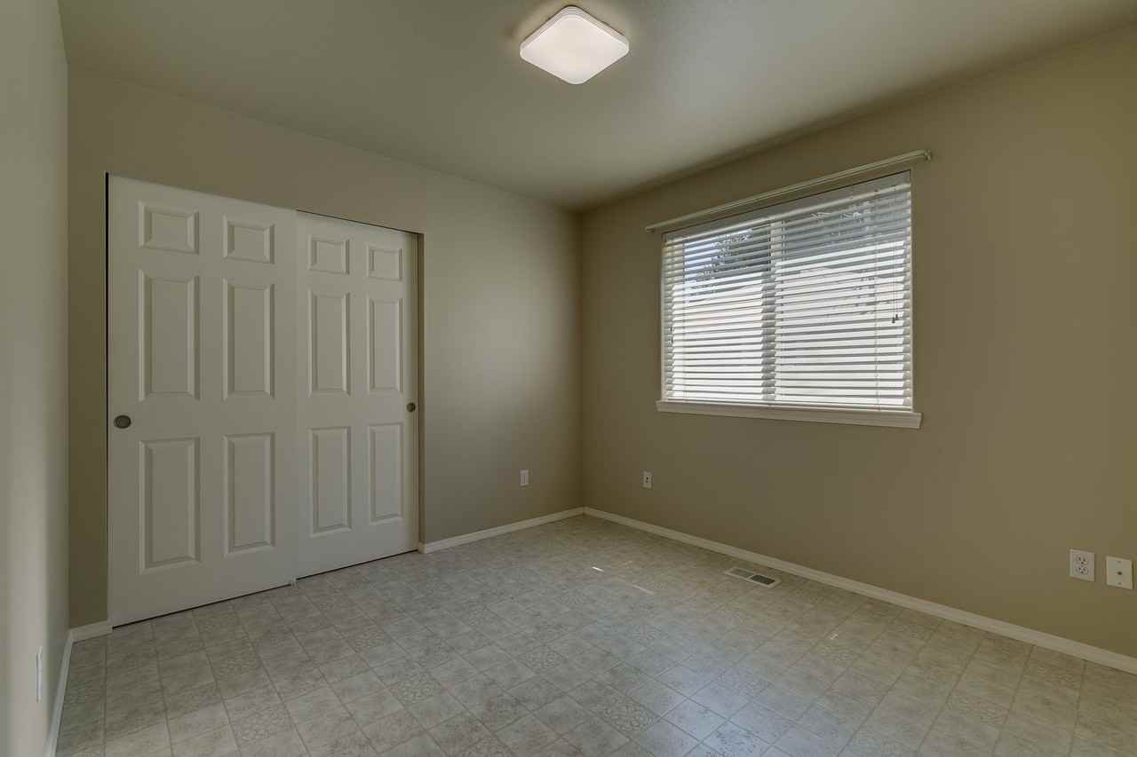 16829 11th Ave Ne - Photo 6 of 18