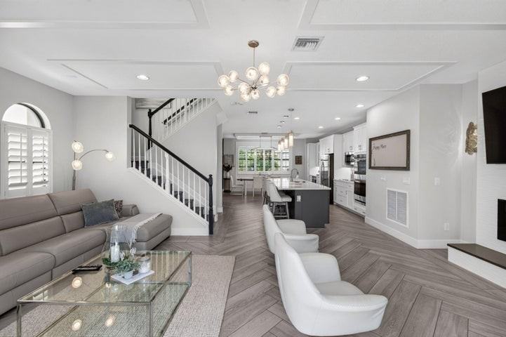 622 Windward Circle South - Photo 3 of 8
