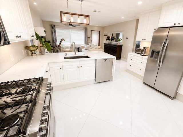 327 Lancaster Street - Photo 5 of 8