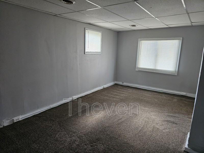107 Titus Ave - Photo 4 of 16