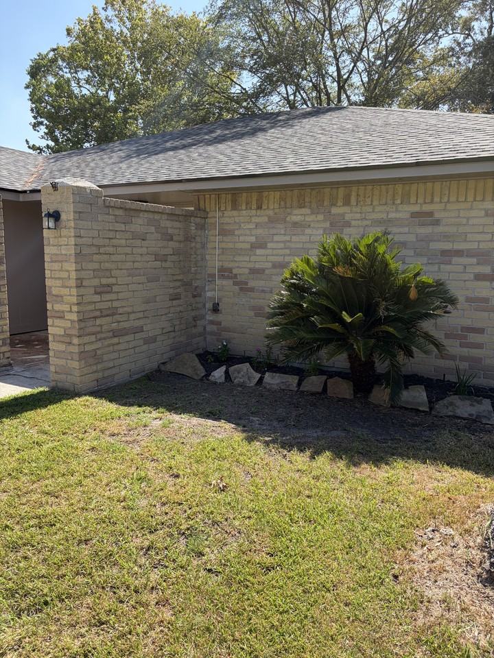 17518 Mallett St - Photo 3 of 10