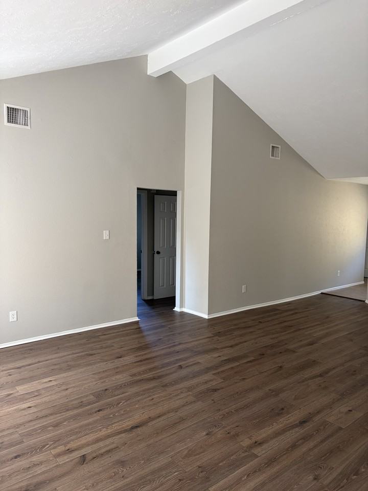 17518 Mallett St - Photo 6 of 10
