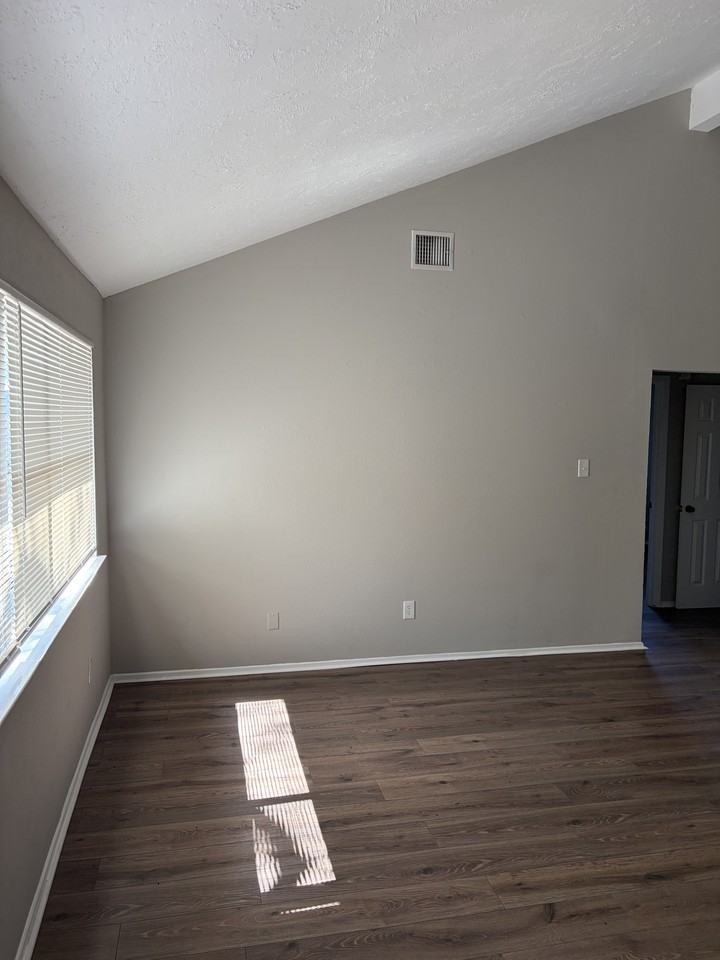 17518 Mallett St - Photo 7 of 10