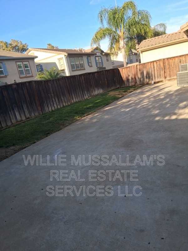 685 W Rico Way - Photo 4 of 45