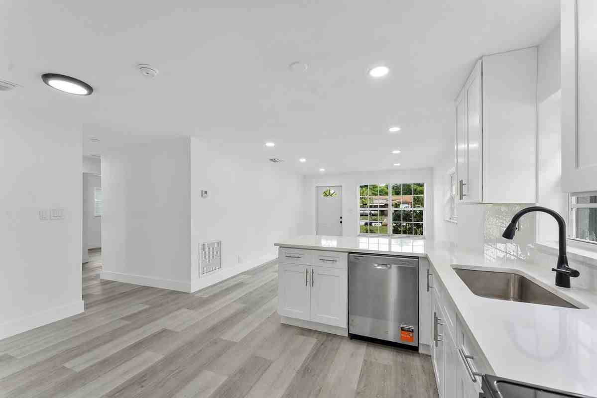 441 Nw 2nd Ave