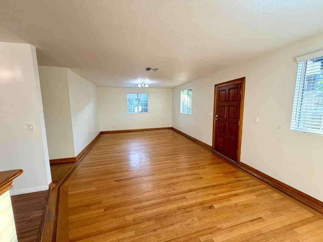 5622 Aldama St - Photo 4 of 22