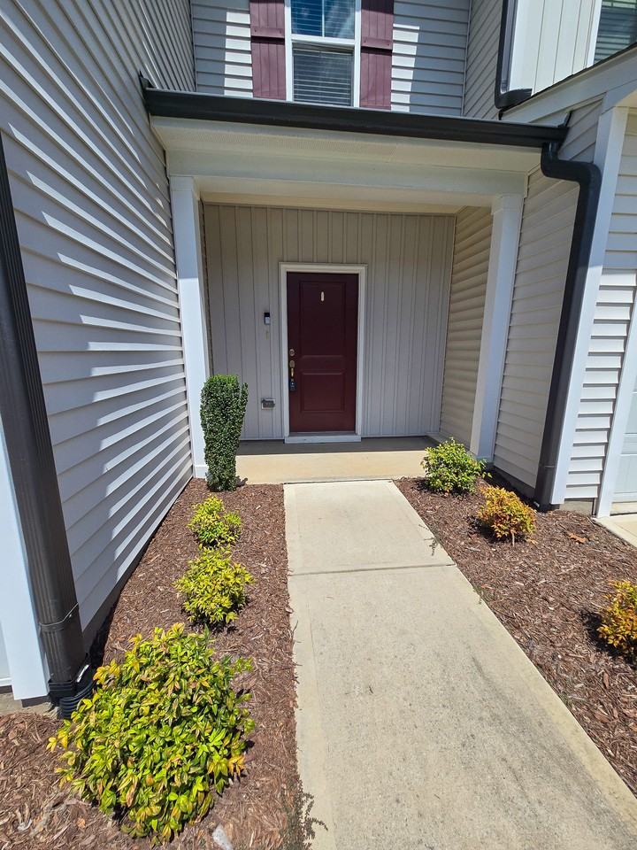 306 Villanova Dr - Photo 2 of 38