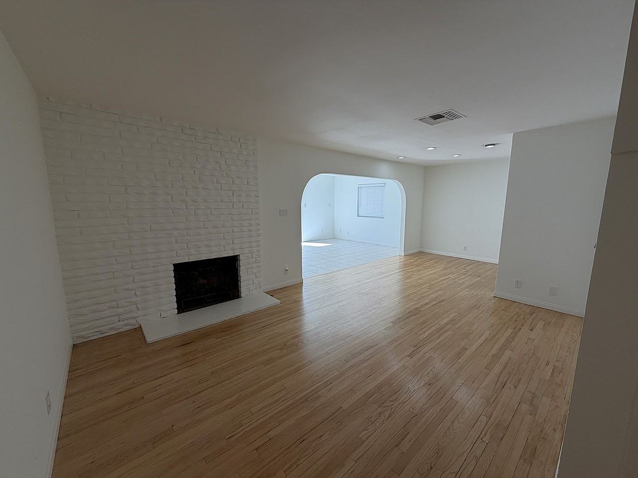 11009 Danube Ave - Photo 2 of 16
