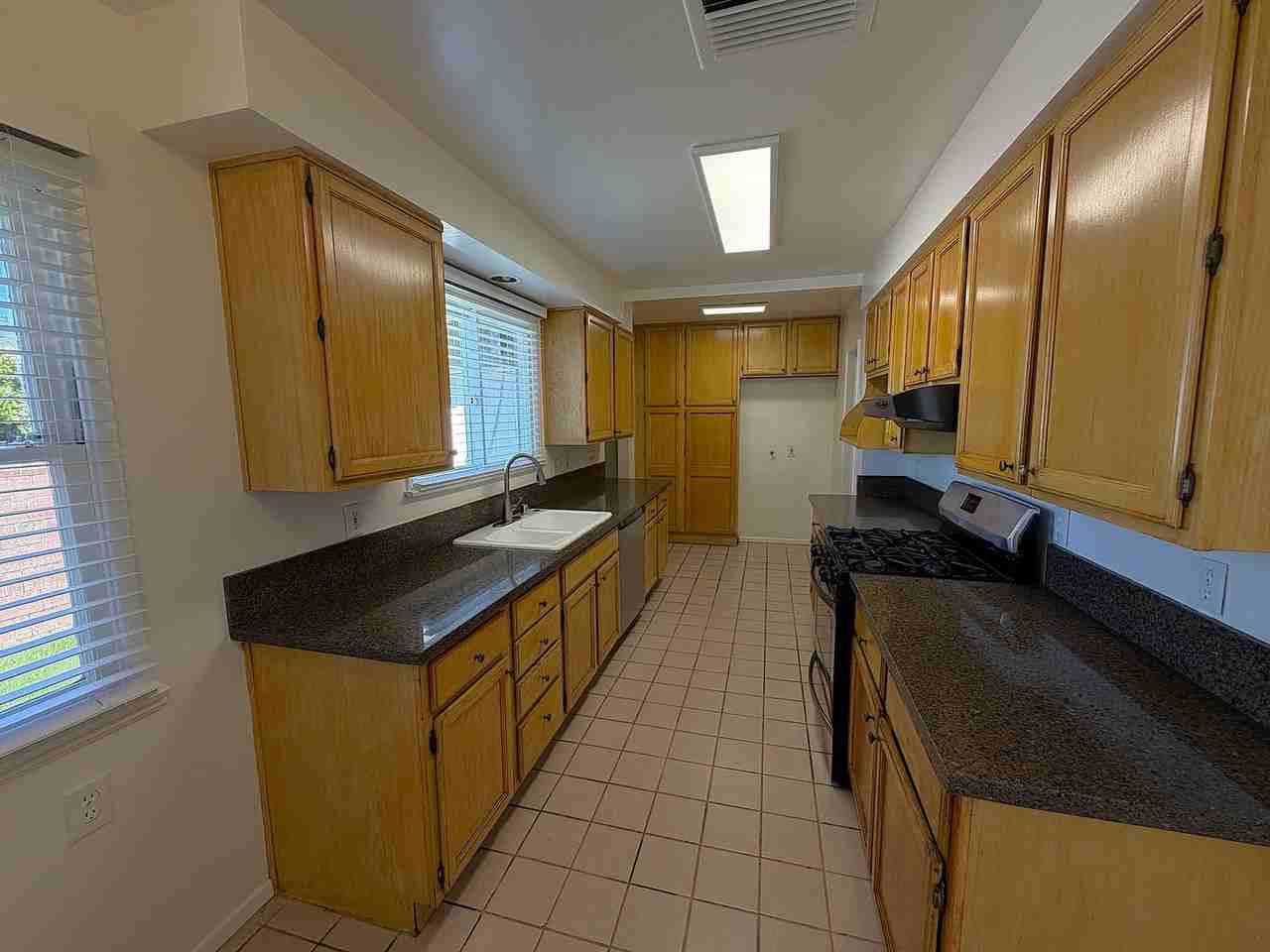 11009 Danube Ave - Photo 4 of 16