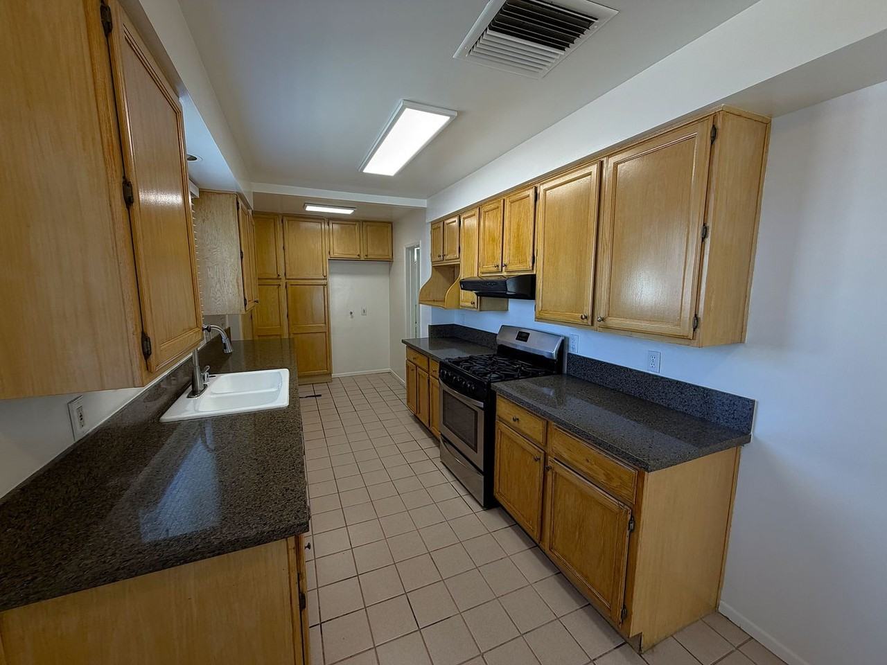 11009 Danube Ave - Photo 5 of 16