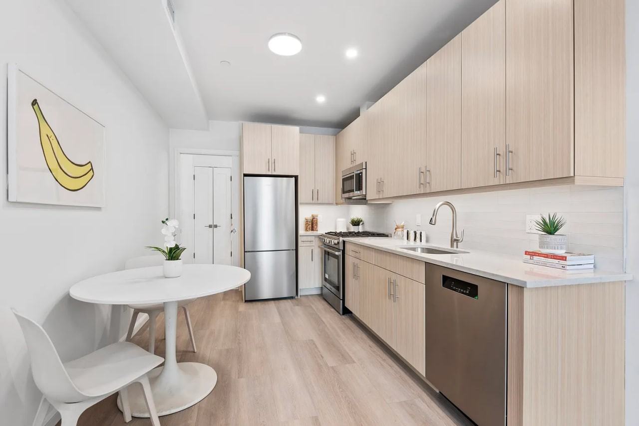 10 Lenox Rd #21H - Photo 2 of 5
