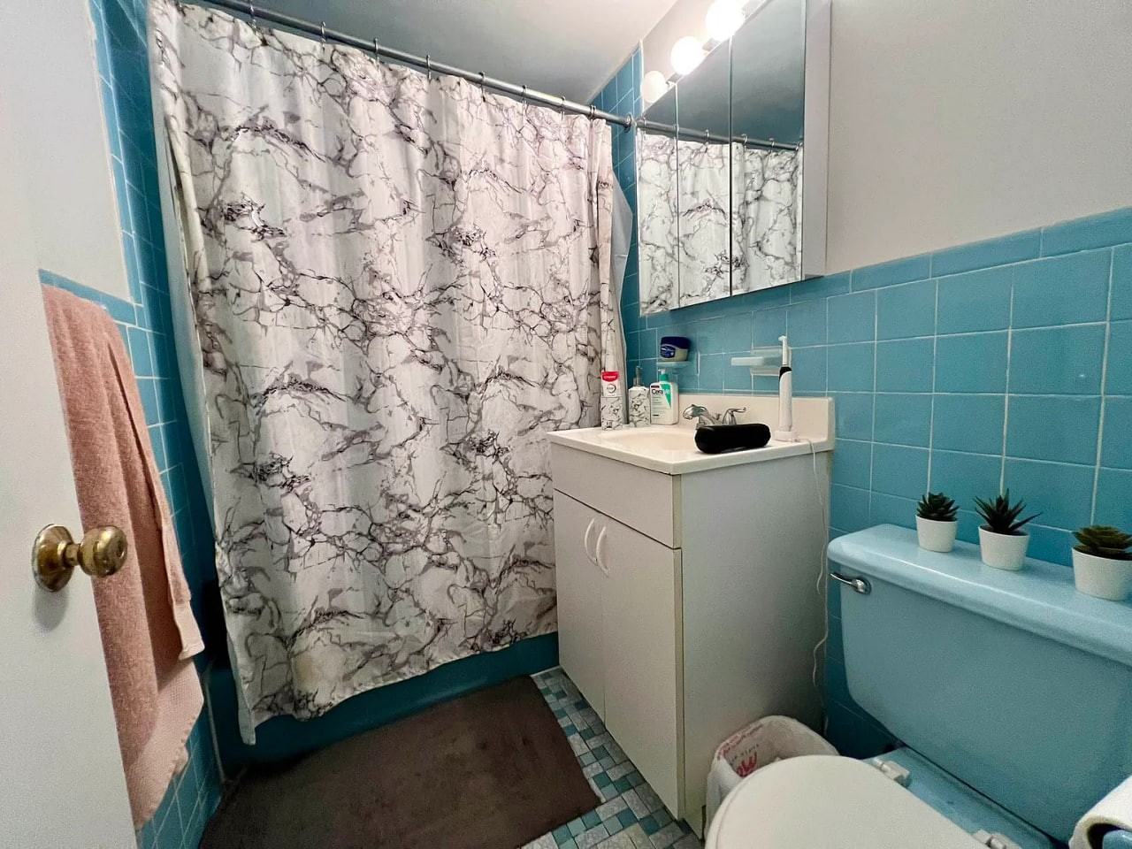 320 E 53rd St #12F - Photo 2 of 4