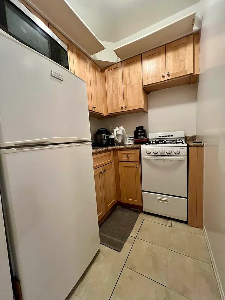320 E 53rd St #12F - Photo 3 of 4