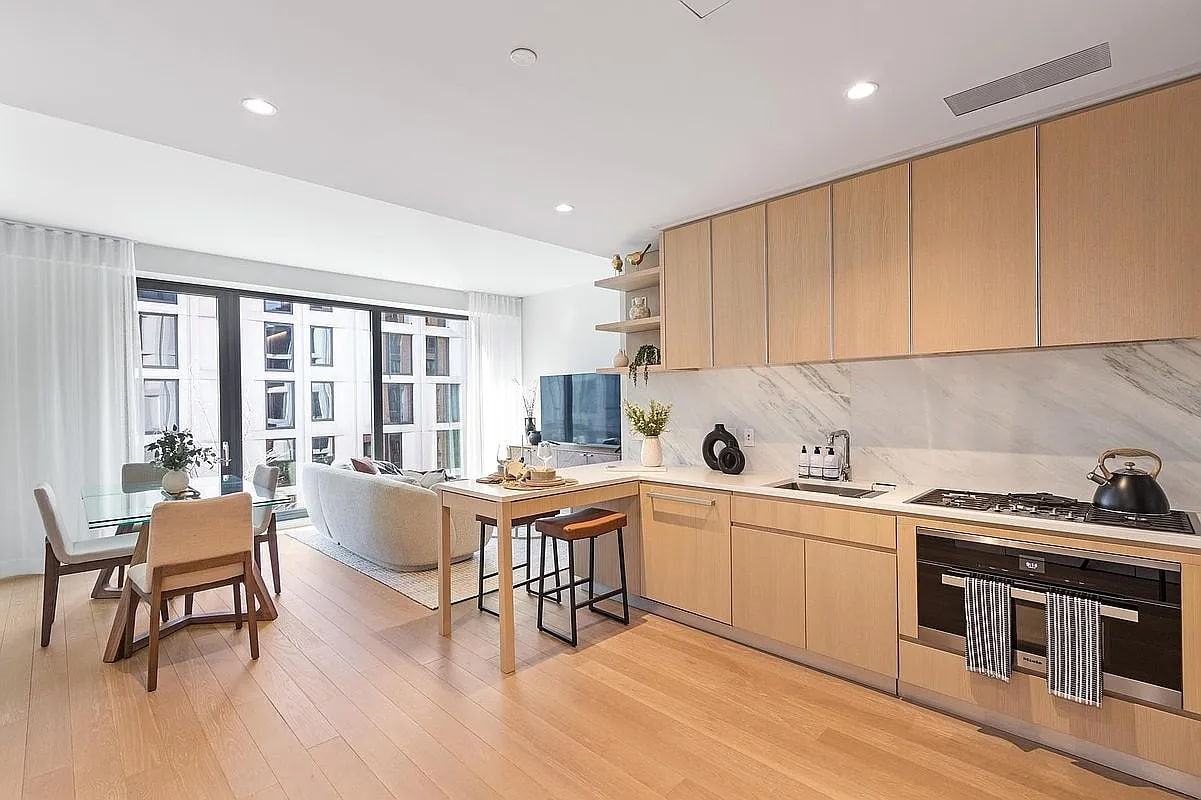 504 W 45th St #32A - Photo 5 of 5