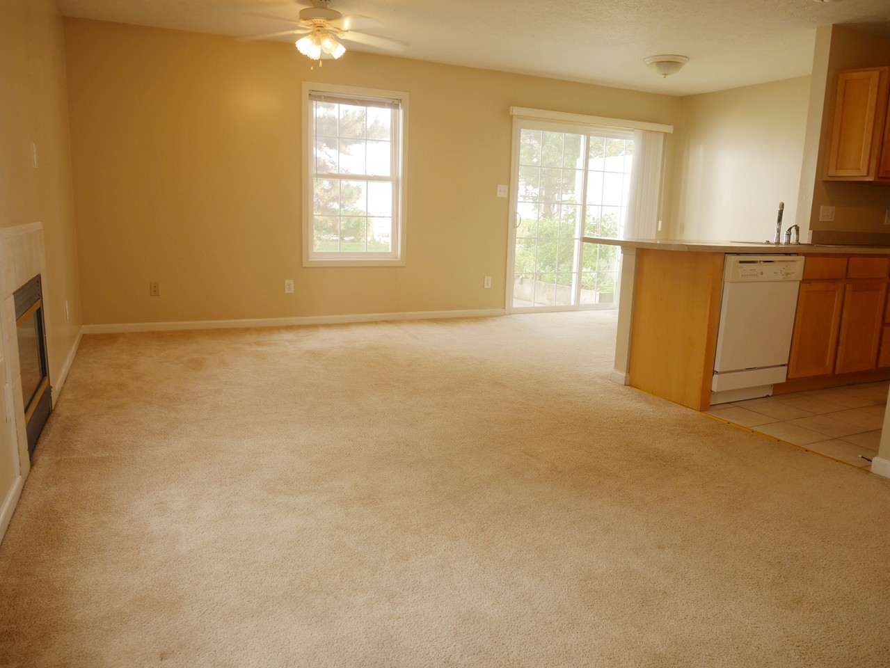 2626 E Oaklawn Ct #2622 - Photo 4 of 15
