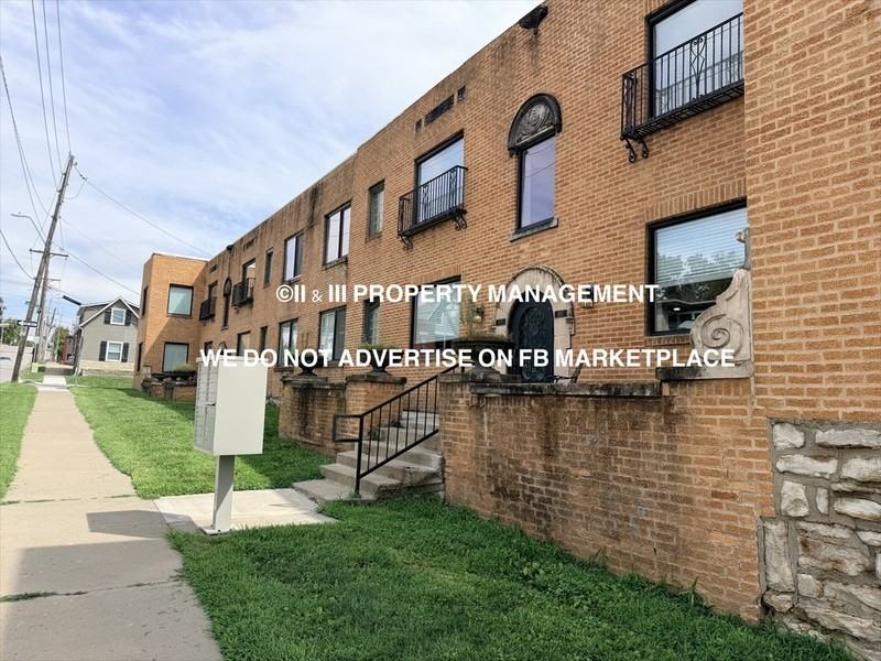4509 Roanoke Pkwy - Photo 2 of 21