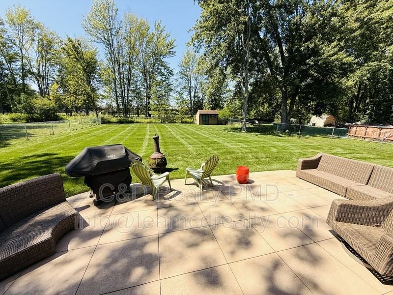 8462 Glenbrook Dr - Photo 3 of 22