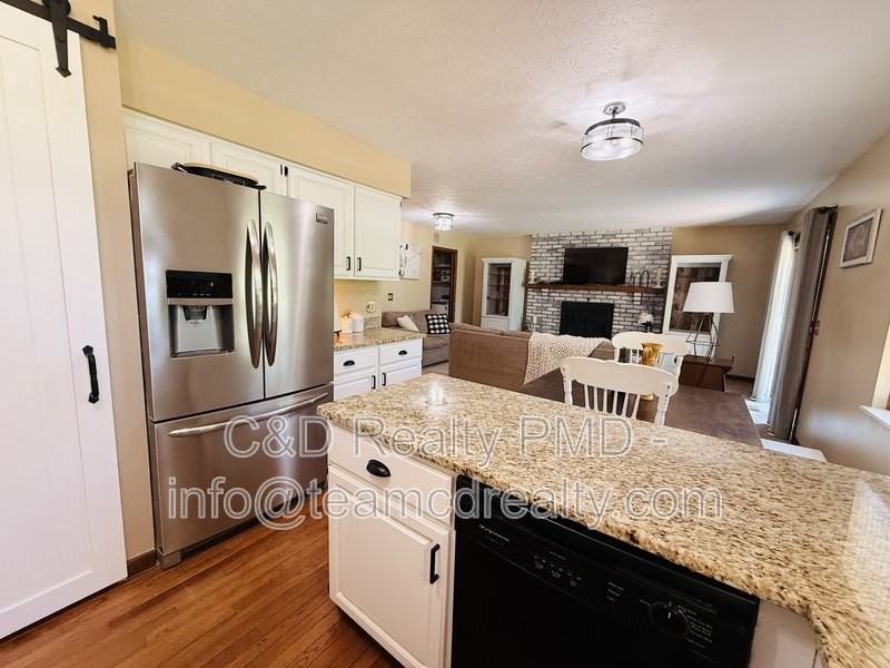 8462 Glenbrook Dr - Photo 4 of 22