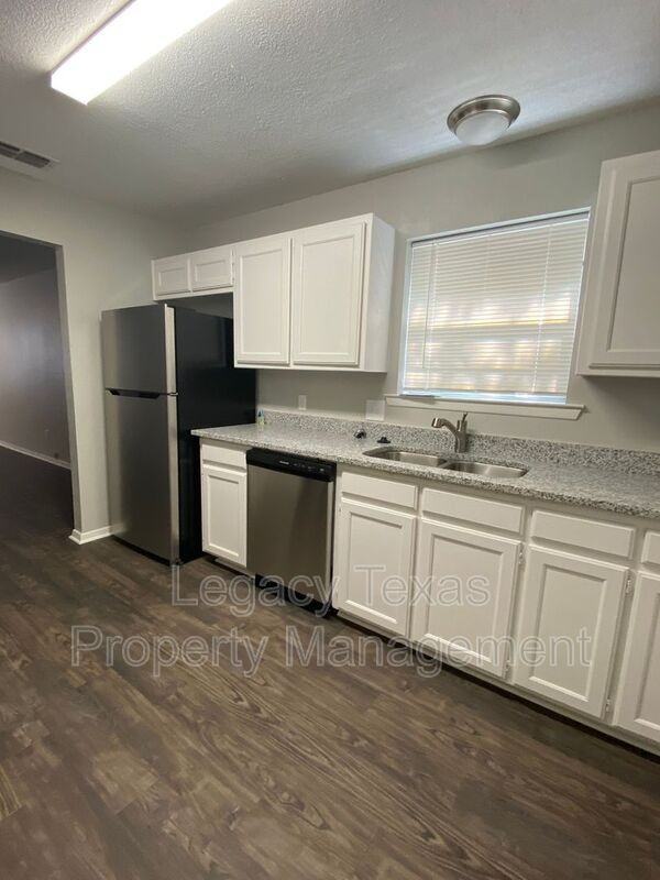 1302 Berry Dr #C