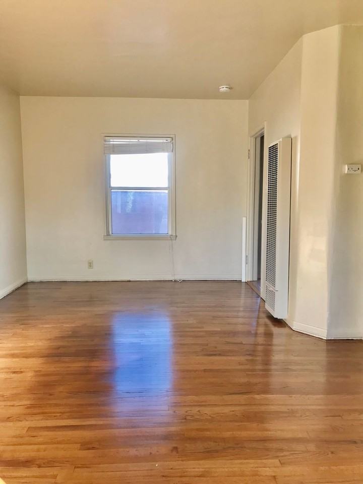 2107 W Carson St - Photo 5 of 13