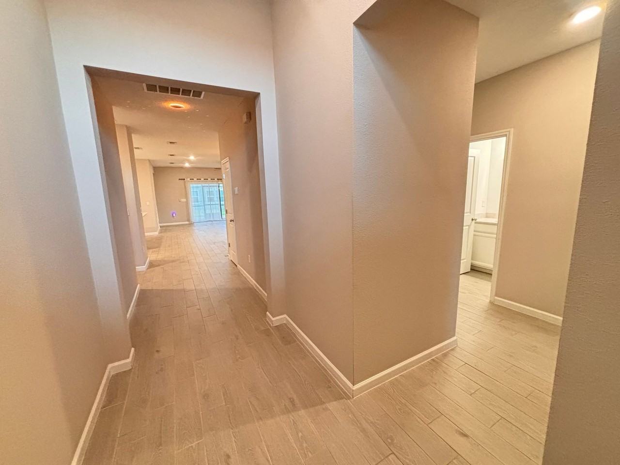 20 Beauclair Blvd - Photo 4 of 36