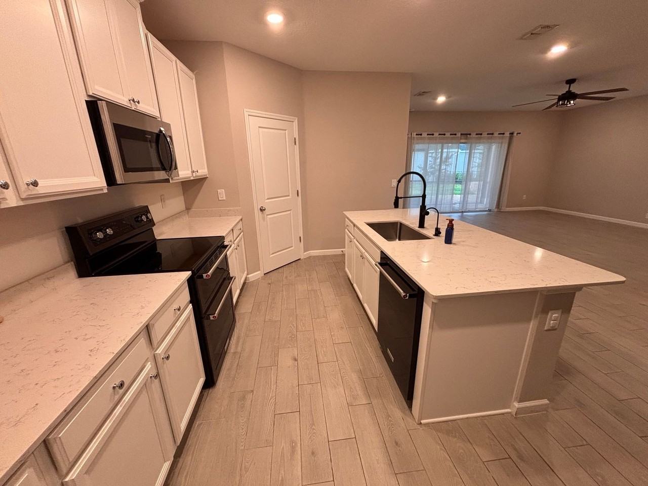 20 Beauclair Blvd - Photo 7 of 36