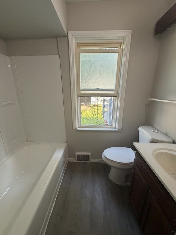 18424 Maple Heights Blvd - Photo 5 of 10