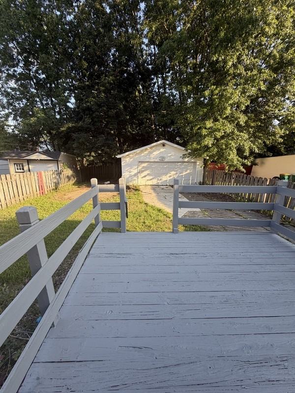 18424 Maple Heights Blvd - Photo 7 of 10