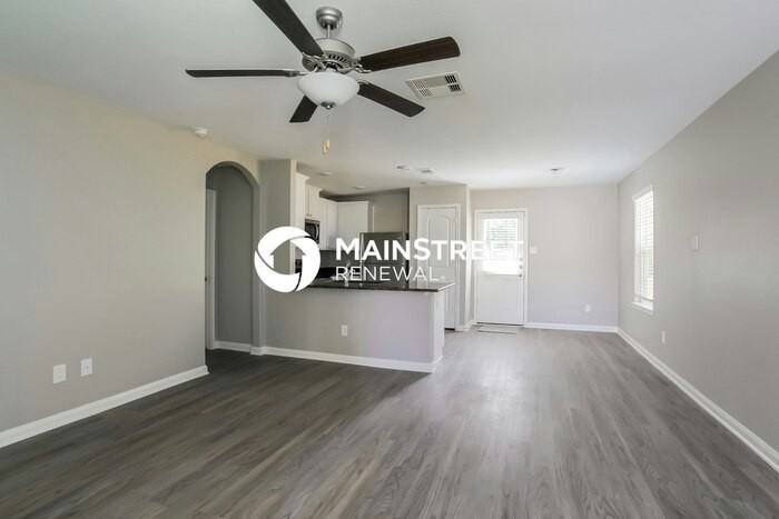 23075 Bellini Dr - Photo 4 of 16