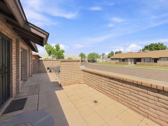 121 W Loma Vista Dr - Photo 3 of 25
